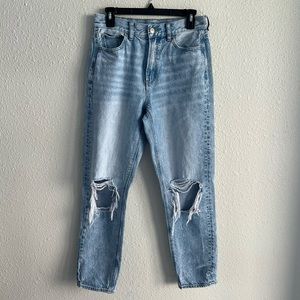 Blue Ripped Jeans 
American Eagle 
Size: 4